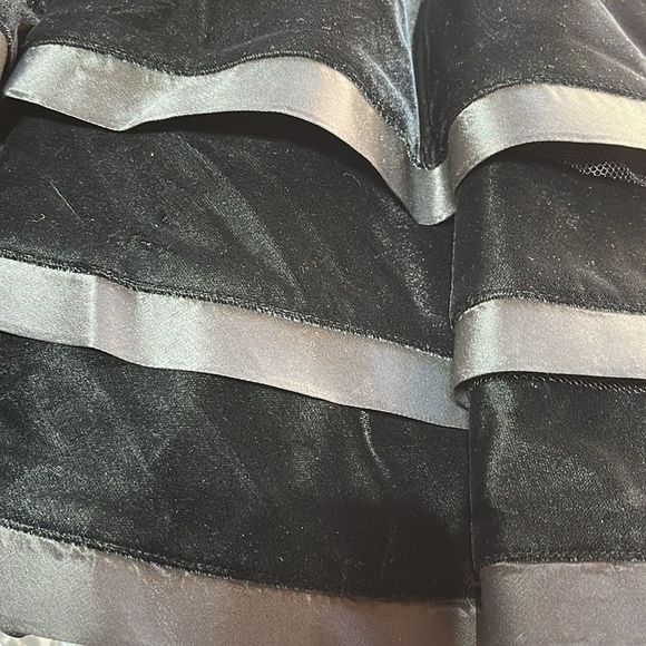 Vintage Louis Feraud Black Velvet Dress Low V-Back Ruffles Bow SIze 10 - Picture 16 of 16